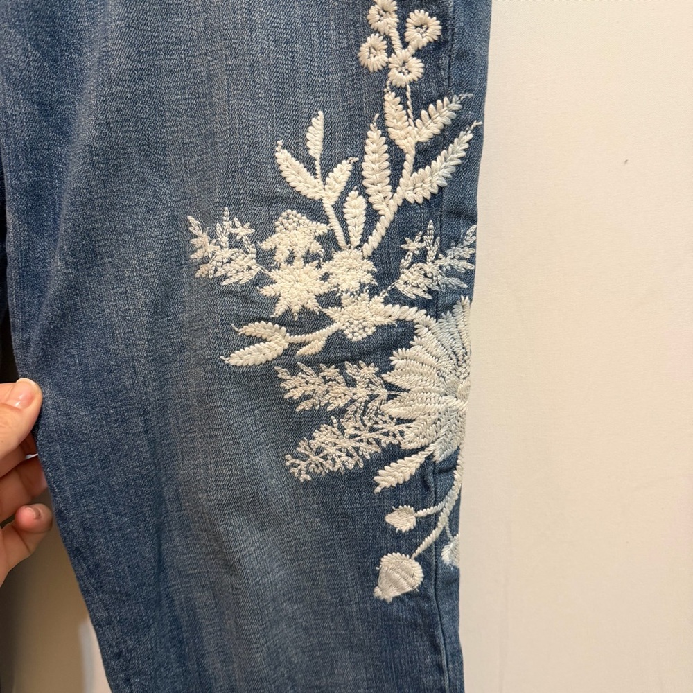 Simply Vera Vera Wang Blue Floral Ankle Jeans - Picture 4 of 12